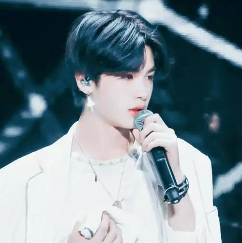 黄明昊justin头像 男爱豆