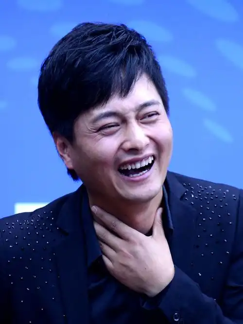 星光大道歌星云飞在昨天签唱会上的憨态