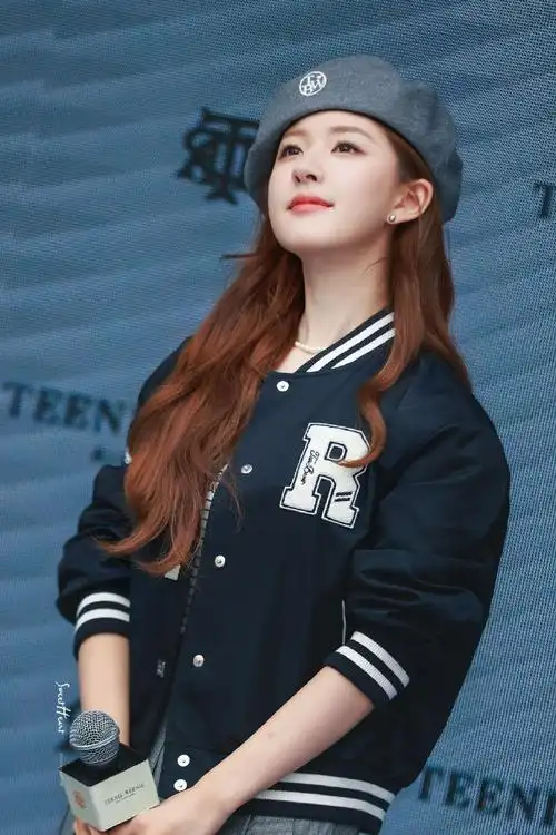 赵露思成都##赵露思贝雷帽学院风造型