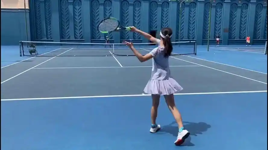 《小巨人运动会》定档0924 田亮晒森碟打网球视频称:太心疼!