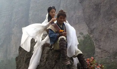 杨过为啥要等小龙女16年金庸因为杨过还在等另一个人