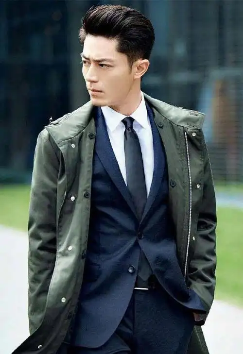 40岁霍建华近照曝光,和友人打篮球心情好,浑身肌肉酷帅十足