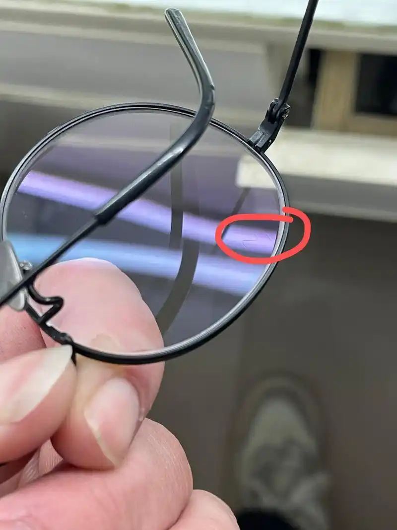 豪雅镜片的防伪标志真难找 小日子的镜片确实不错,就是这个防伪标志是