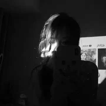 黑白女头像伤感高冷