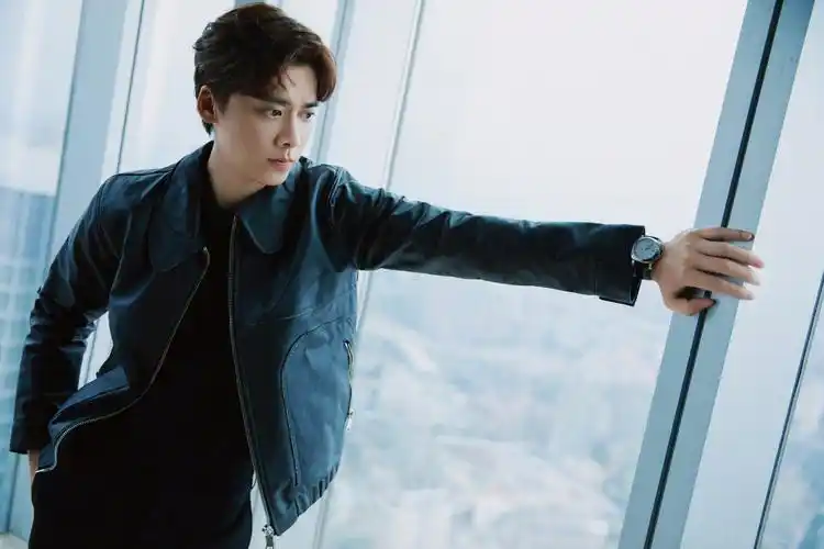 李易峰今日活动造型图匠心独具