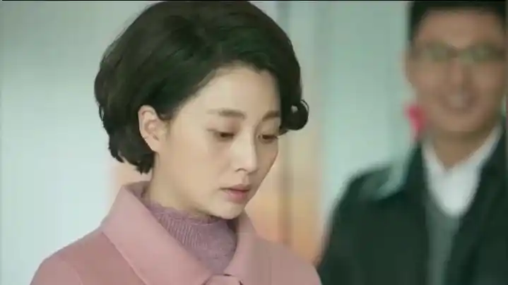 鸡毛飞上天:蔡晓丹要留下来,陈路很诧异,原来她被父亲轰出来