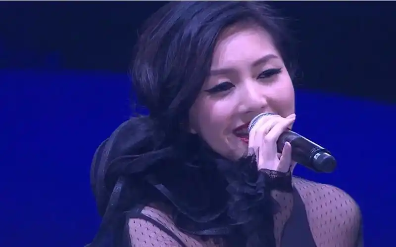 《可惜我是水瓶座》,杨千嬅和郑中基分手写的歌,却意外获金曲奖