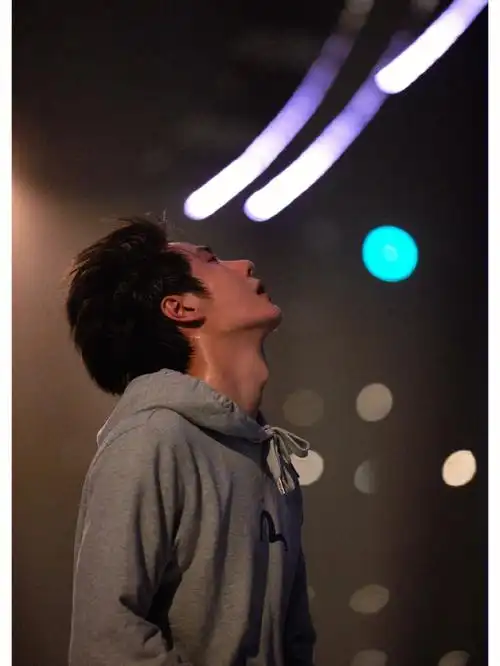 王一博的喉结好苏