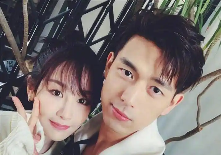 原创杨紫卡点给李现送生日祝福两人友谊长存童颜夫妇售后太甜