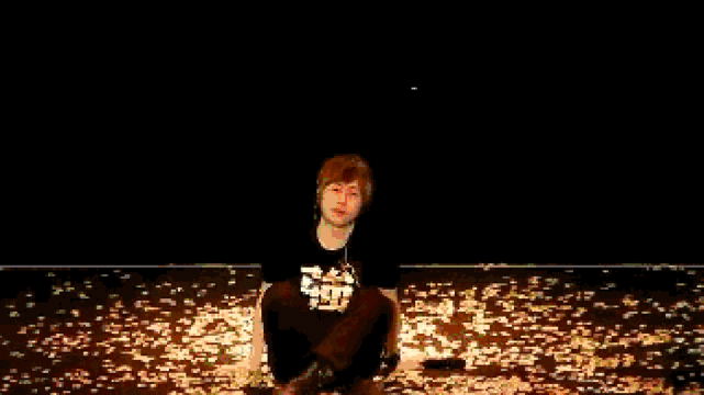 阿信坐着盘腿舞台gif动图_动态图_表情包下载_soogif