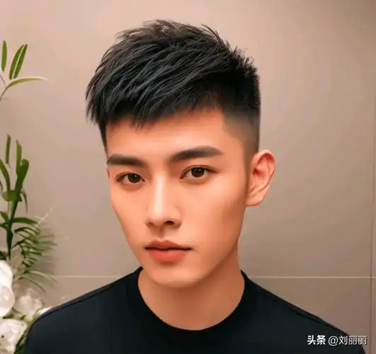 男发剪来剪去,最帅还是两侧铲短,精神时尚真有型_发型_显得_头发