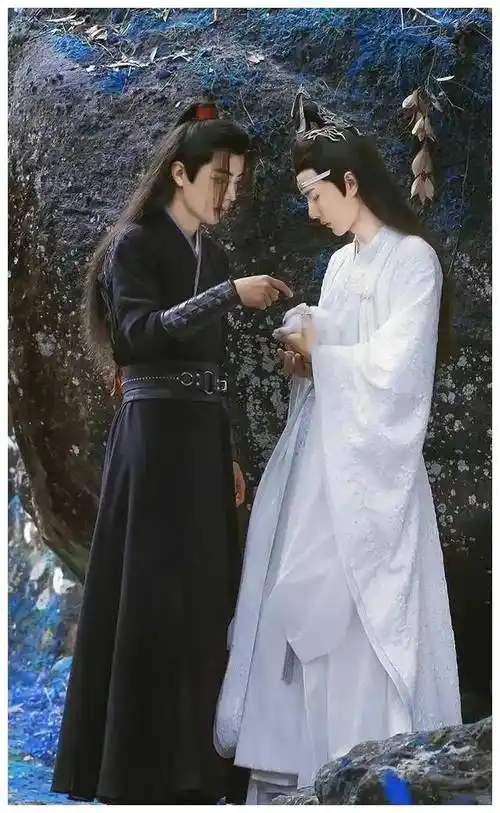 肖战与王一博粉丝之争,何时休止?从矛盾到和解!_明星_偶像_行为