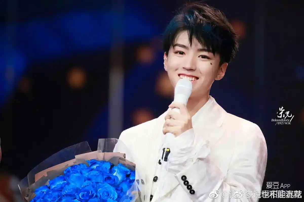 tfboys 新闻 果然王俊凯就是我们的小太阳,笑容灿烂,温暖着我们每一