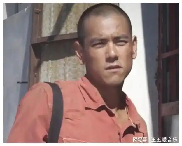 中年彭于晏新片中挑战寸头造型,却惨遭滑铁卢,网友:不如蒋奇明