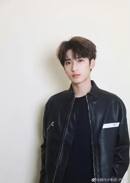 严浩翔夏天穿皮衣皮裤##严浩翔反季节穿搭