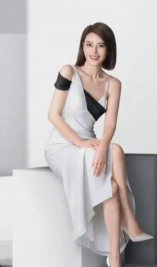 高圆圆美腿魅力:高跟鞋照亮完美身材!_线条_双脚_时尚