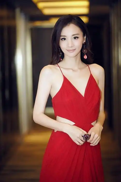 她是陈龙的老婆也是一名演员 她叫章龄之认识她吗?