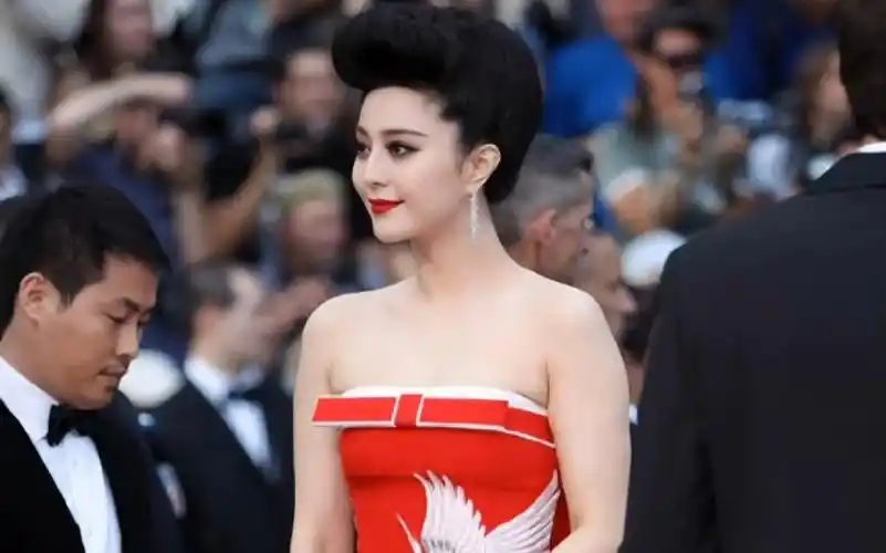 范冰冰红毯造型性感,绝美!