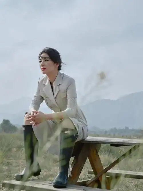 黄奕带女儿拍摄亲子大片母女互动温馨养眼黄芊玲颜值飙升