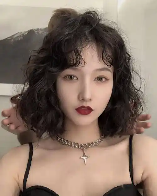 2022夏季短发烫的好年轻十八岁