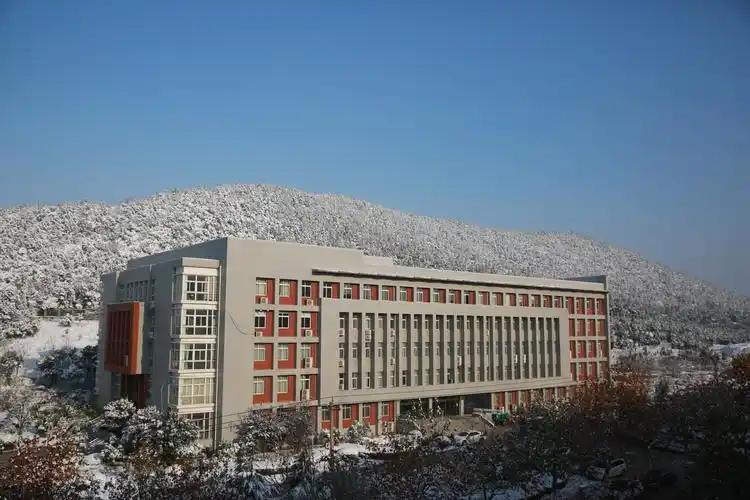 科文学院泉山校区