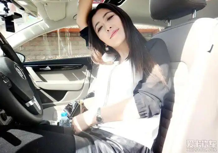 晒晒媳妇儿和迈腾的臭美照