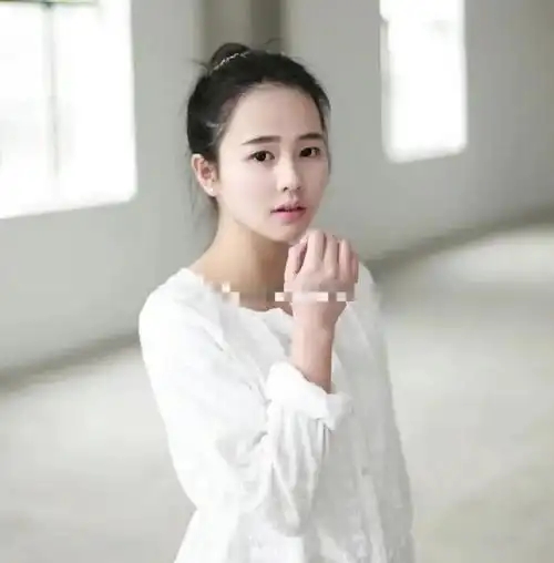 白鹿做模特时期的旧照,扎着丸子头可爱又清纯,肉嘟嘟的好可爱!