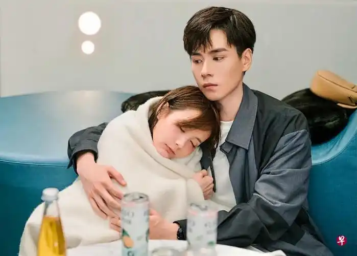 李一桐胡一天cp感强 都爱吃"道具食物"