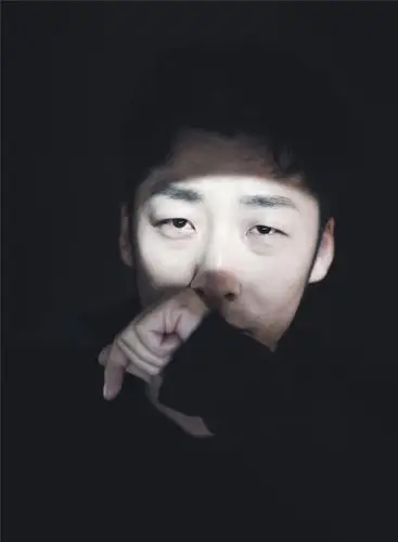 张子贤曝光最新写真黑白光影释放另类魅力