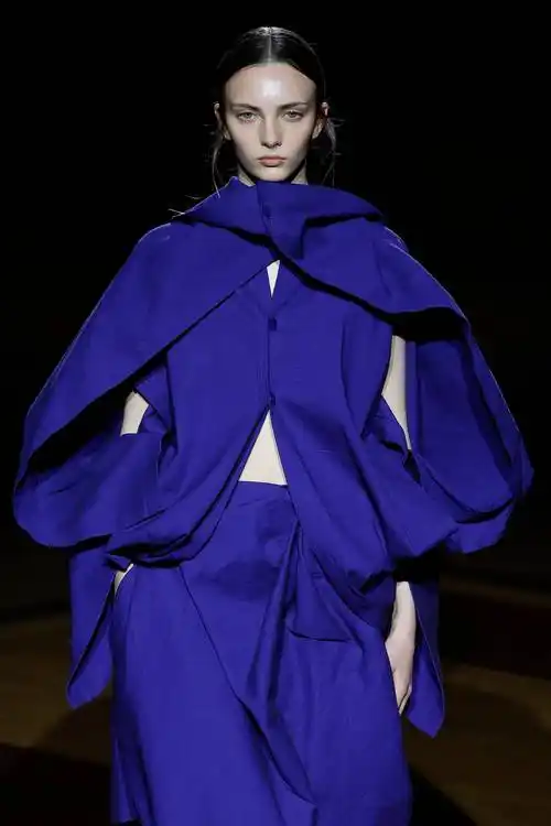 巴黎时装周三宅一生品牌时装秀