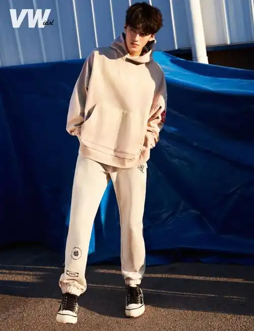 跃动新生何洛洛演绎奔赴正当时