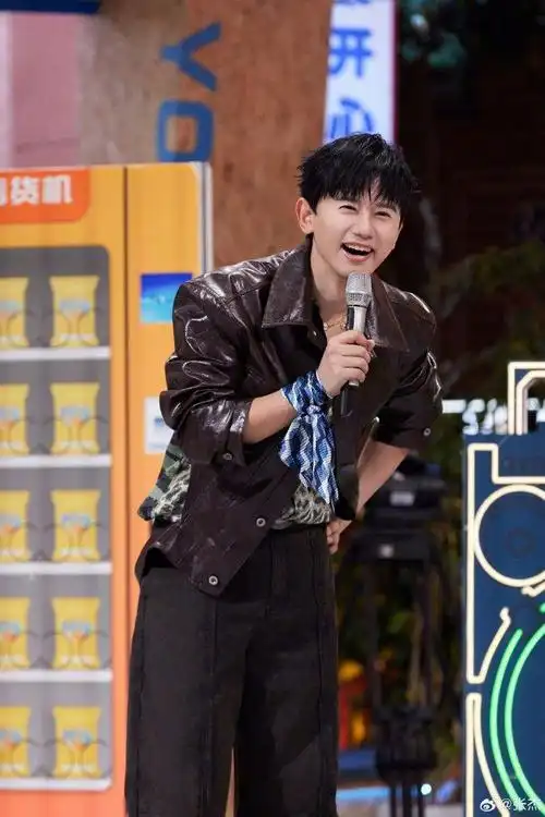 张杰复古美拉德造型也太帅了吧