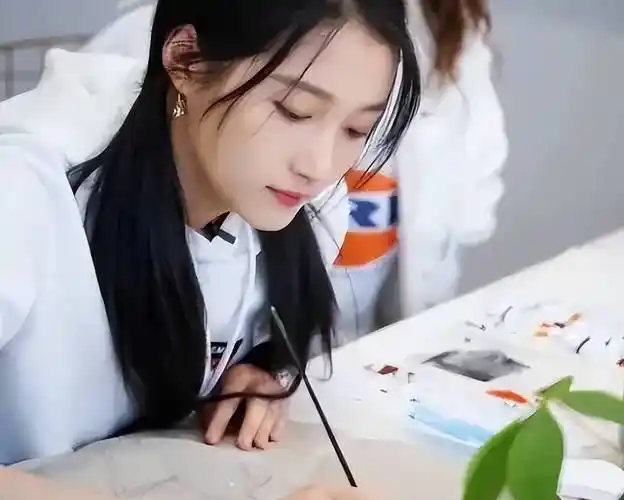 "关晓彤字体"入书法展,北电第一实至名归,学生模仿被老师称赞_高考