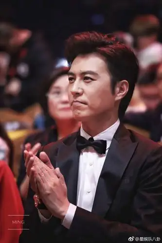 靳东 饭拍图 来感受一下东哥的盛世美颜,东哥的容颜和气质