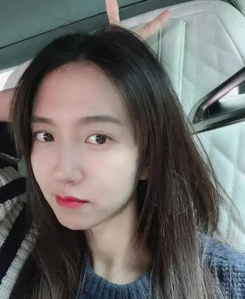 许龄月小花旦素颜照合集:清新靓丽,甜美可爱!