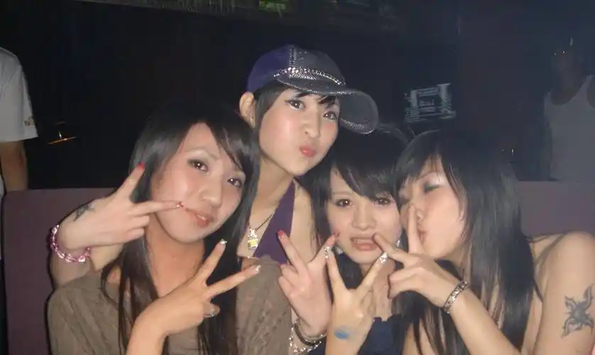 金融巨贪赖小民:藏匿3吨现金,养百个情妇,被捕后:有钱不敢花_工作