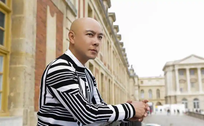 张卫健彩排从空中坠地,钢琴砸身!