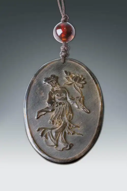 清·犀角雕荷花仙子纹挂牌