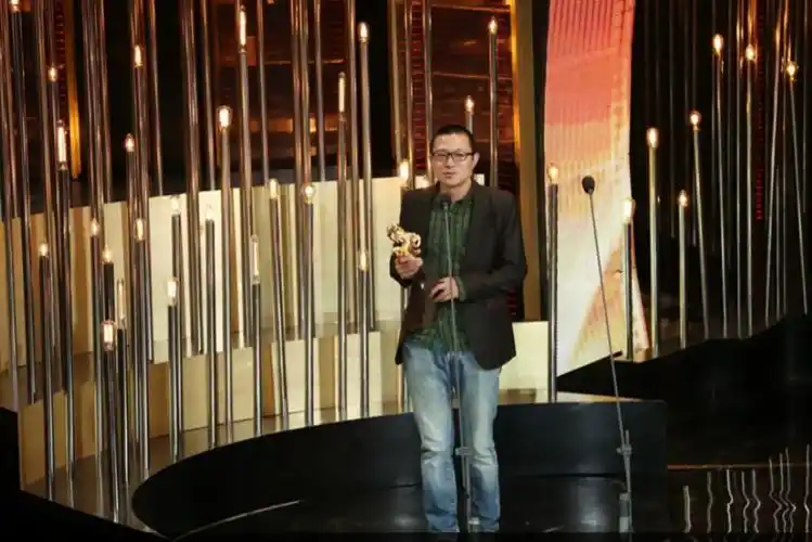 回顾曾剑娶二婚梅婷为妻婚后把她宠成宝儿女双全幸福美满