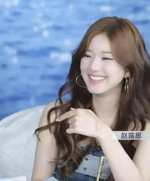 瞒不住了音乐才子胡彦斌疑似新恋情曝光新女友酷似前女友郑爽