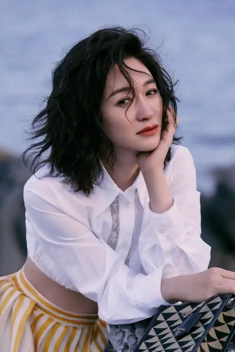 这组照片真好看#李小冉#李小冉海岸礁石质感大片 - 抖音