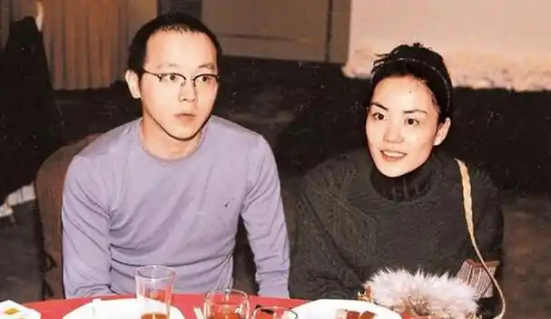 窦唯约会美女太亲密,与王菲分手后终于寻觅第二春?