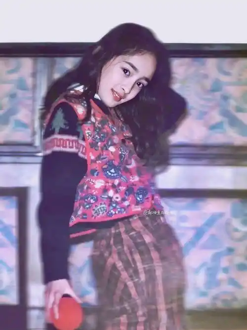 转眼就来到了杨幂四岁这年,中国电影制片厂在北京召开儿童表演培训班