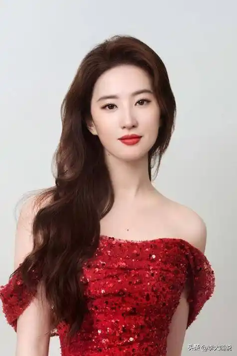 刘亦菲母亲刘晓莉:长得比女儿还漂亮,两婚两离,65岁单身也幸福_生活