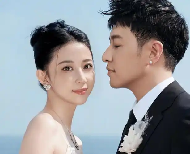 潘玮柏巴厘岛补办婚礼,当众亲吻爱妻宣云_地方_郭富城_价值观