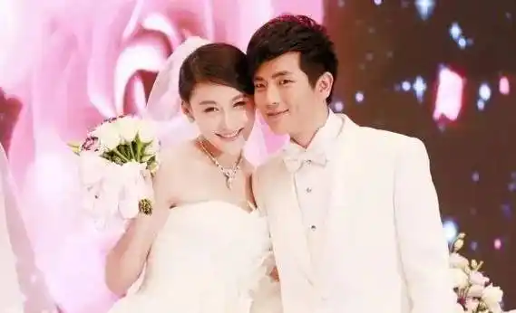 结婚,董宇辉还有余震,唐嫣斓曦盈莹三位花旦老师张晓龙_张小龙_蓝盈莹