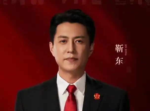 这一切,都要从靳东靠着《伪装者》爆火开始说起.