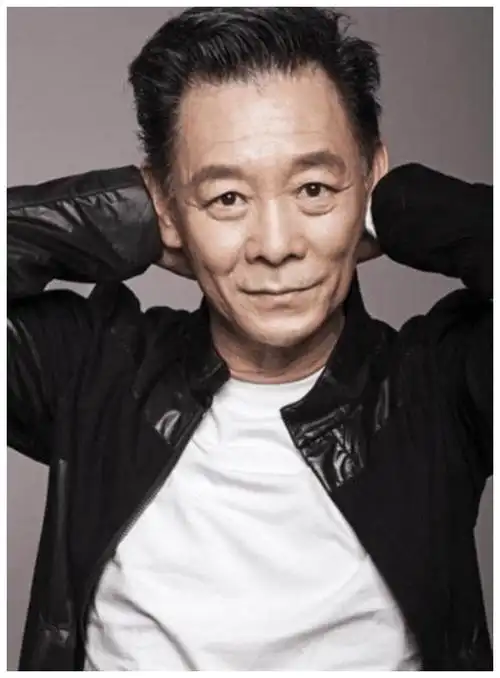 他是圈内知名的老戏骨,70岁凭一角色走红,如今还在坚持演戏