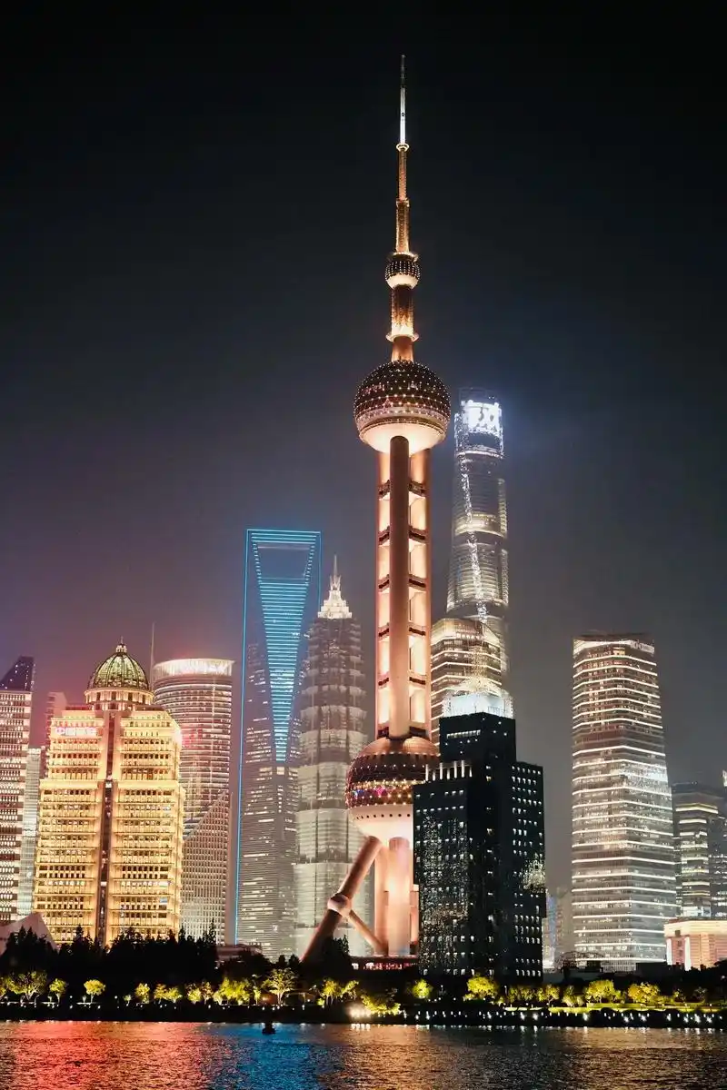 赛博朋克风的上海,随手一拍都是科幻片.#感受一下魔都繁华的夜 - 抖音