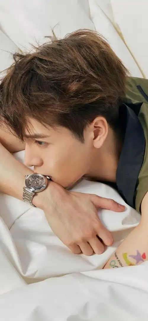 帅气boy王嘉尔手机壁纸